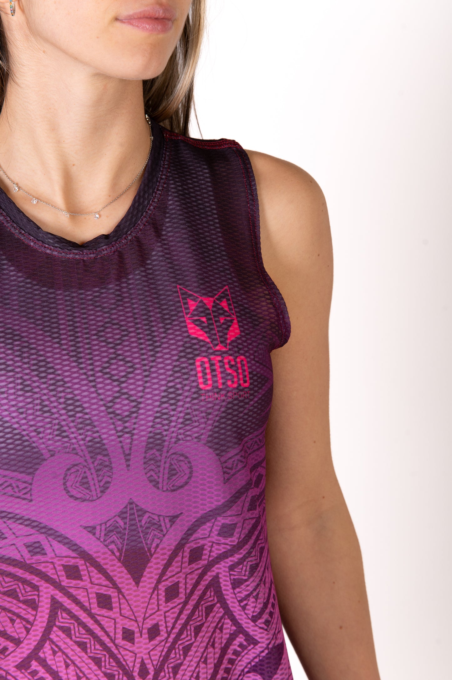 T-shirt sans manches femme - Maori Bordeau