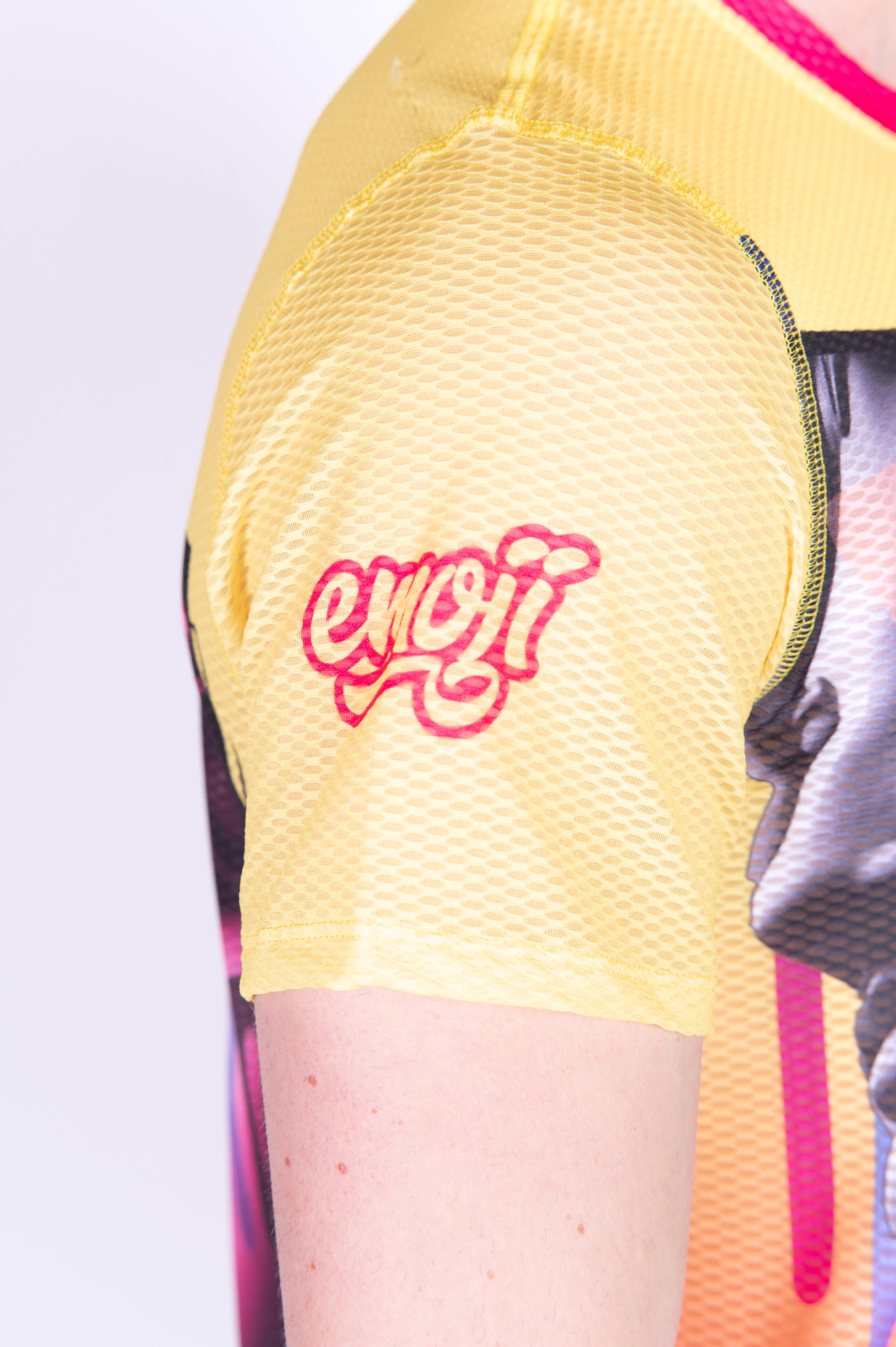 Camiseta manga corta hombre - Emoji Glow-Up (Outlet)