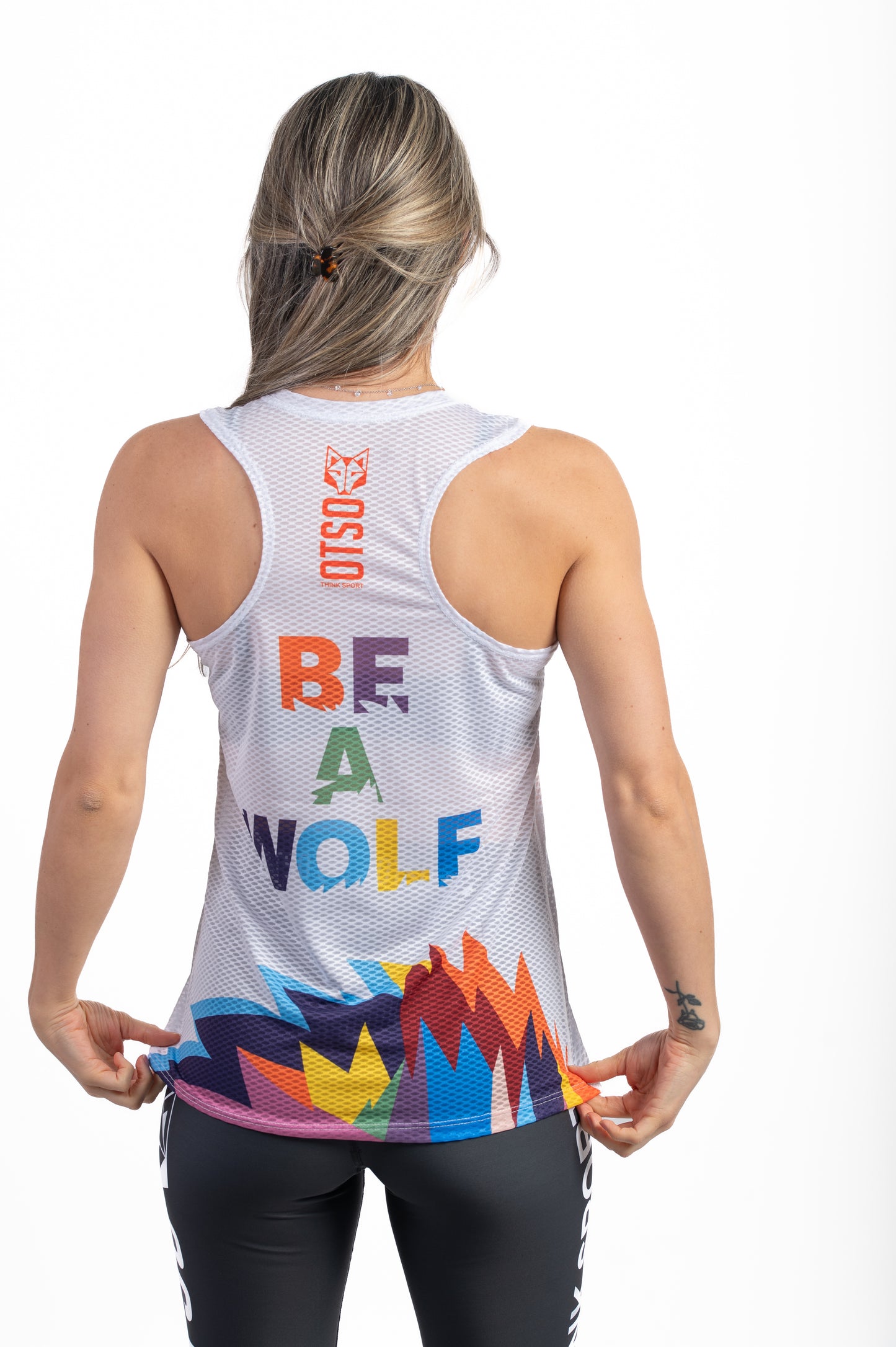 Sleeveless women's t-shirt - Be A Wolf