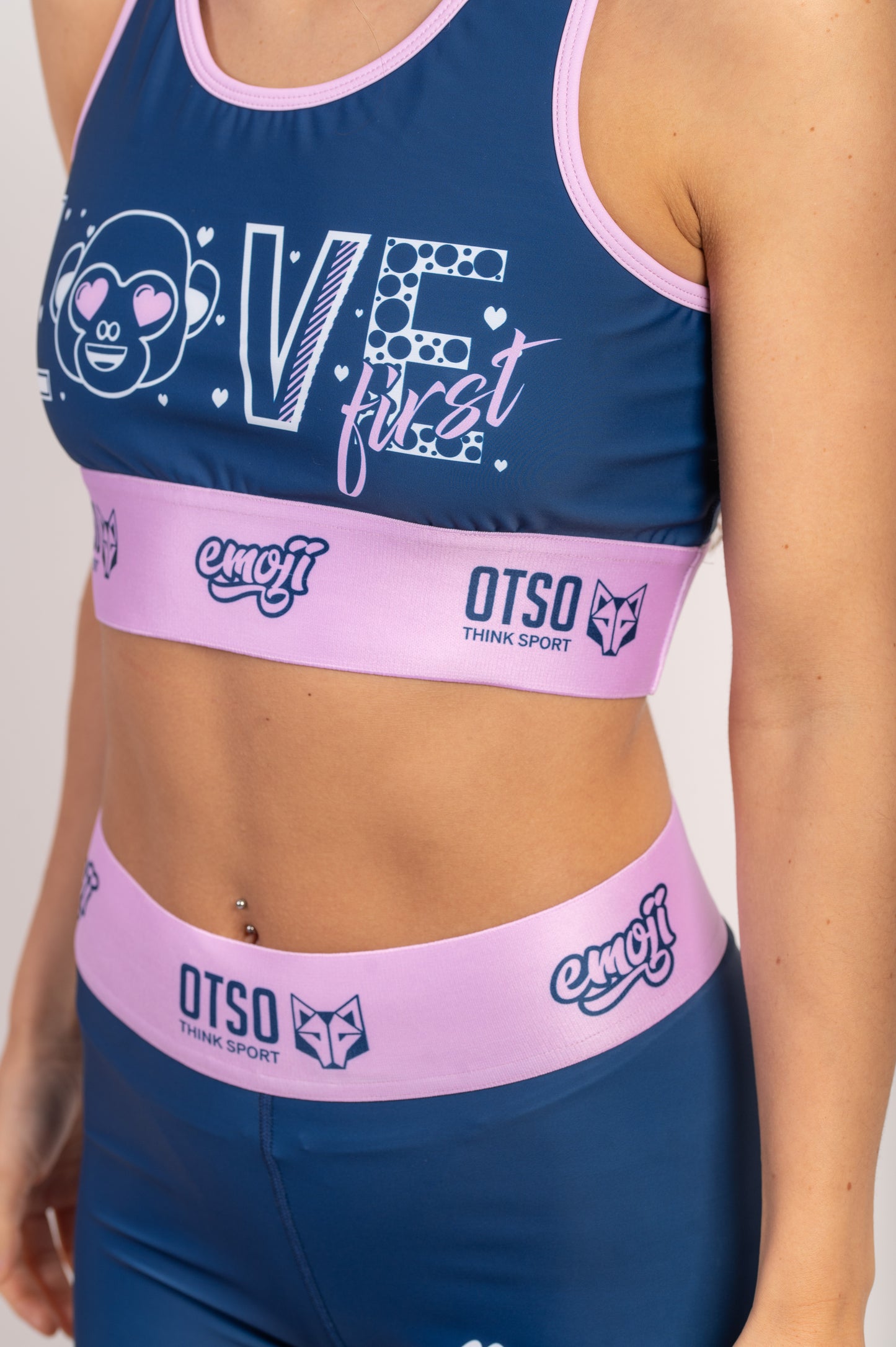 Top deportivo - Emoji Love First