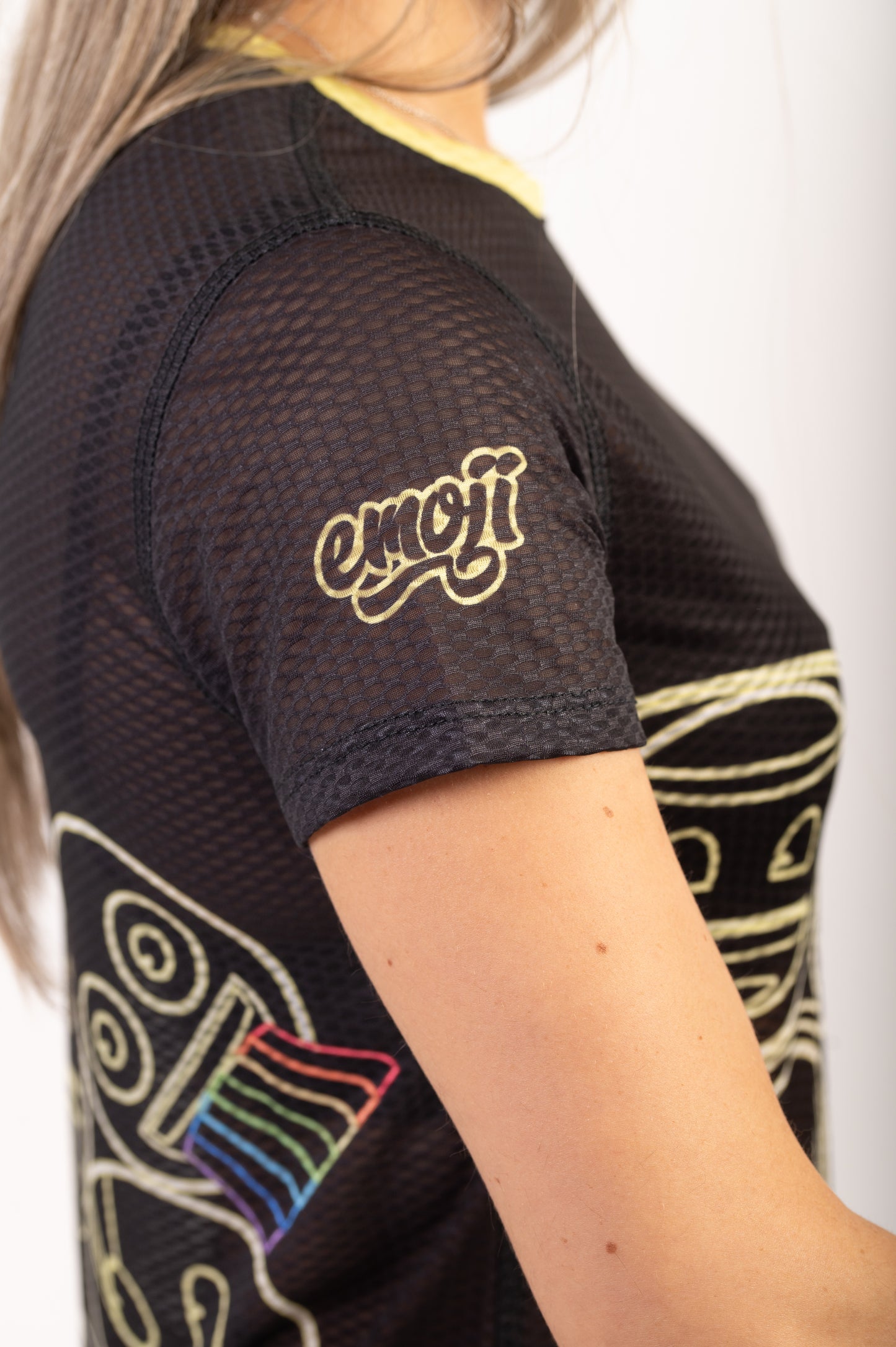 Camiseta manga curta feminina - Emoji Neon Faces